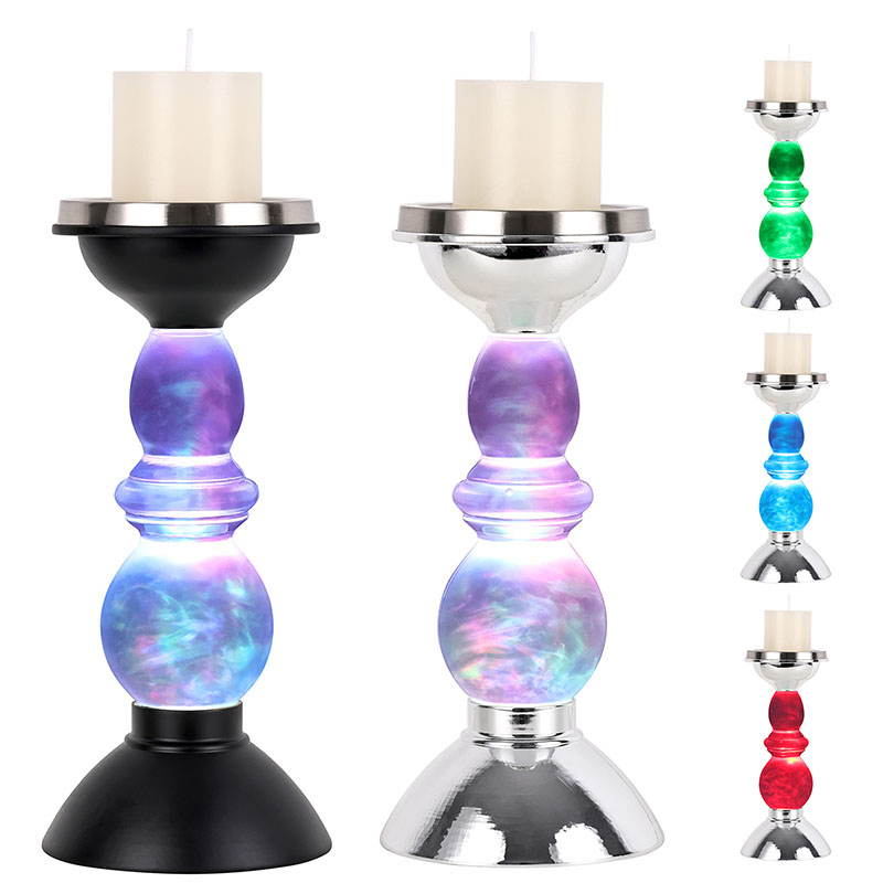 แสงกลางคืนที่มีเมฆมากพร้อมแสงเทียน